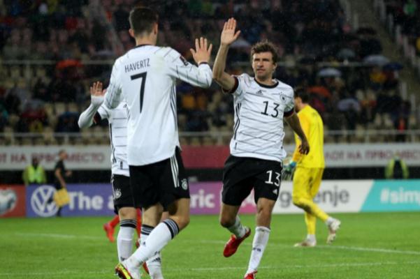 足球隊(duì)有幾個(gè)替補(bǔ) 足球隊(duì)有幾個(gè)前鋒 足球隊(duì)有幾個(gè)替補(bǔ) 足球隊(duì)有幾個(gè)前鋒