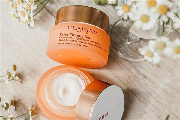 晚霜可以去黑眼圈嗎 晚霜有什么作用和功效 晚霜可以去黑眼圈嗎 晚霜有什么作用和功效