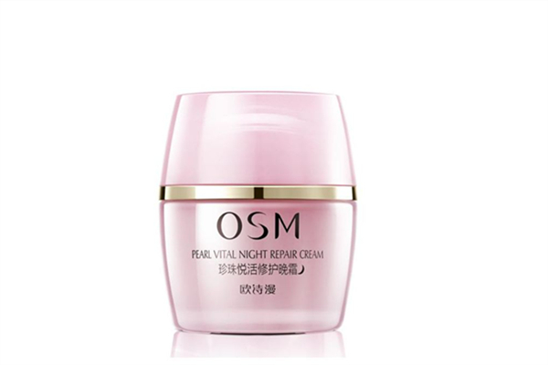 晚霜厚涂好還是薄涂好 晚霜涂多少在臉上 晚霜厚涂好還是薄涂好 晚霜涂多少在臉上