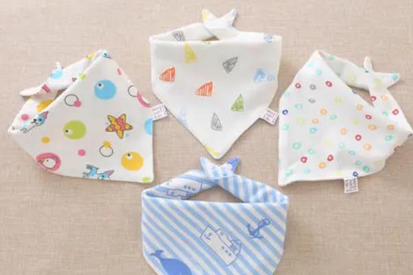 嬰兒圍兜的作用 新生兒需要圍兜嗎 嬰兒圍兜的作用 新生兒需要圍兜嗎