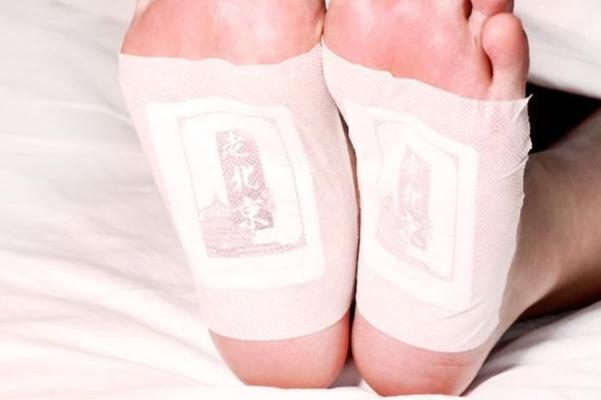 足貼要不要穿襪子 足貼要怎么貼才不會掉 足貼要不要穿襪子 足貼要怎么貼才不會掉