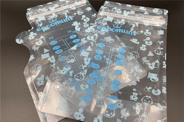 儲(chǔ)奶袋放冰箱橫放還是豎放 儲(chǔ)奶袋怎么保存母乳 儲(chǔ)奶袋放冰箱橫放還是豎放 儲(chǔ)奶袋怎么保存母乳