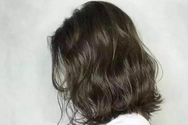 冷燙會(huì)導(dǎo)致脫發(fā)嗎 冷燙對(duì)頭發(fā)的傷害大嗎 冷燙會(huì)導(dǎo)致脫發(fā)嗎 冷燙對(duì)頭發(fā)的傷害大嗎