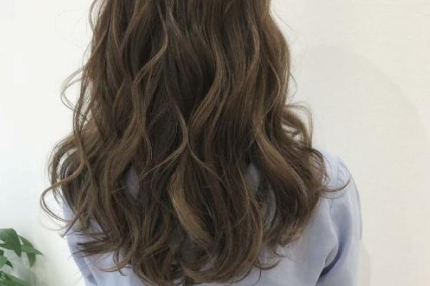 冷燙會(huì)導(dǎo)致脫發(fā)嗎 冷燙對(duì)頭發(fā)的傷害大嗎 冷燙會(huì)導(dǎo)致脫發(fā)嗎 冷燙對(duì)頭發(fā)的傷害大嗎