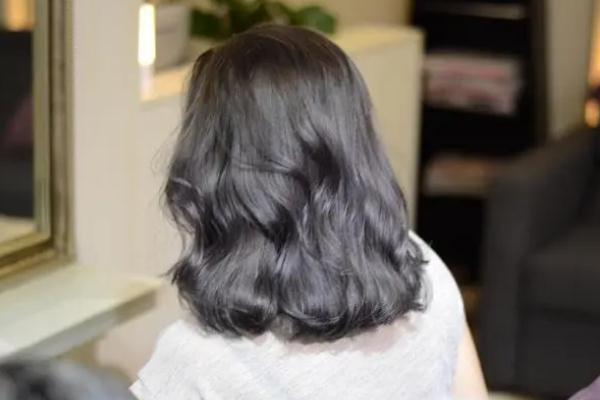 冷燙會(huì)不會(huì)很快就變直 冷燙傷頭發(fā)嗎 冷燙會(huì)不會(huì)很快就變直 冷燙傷頭發(fā)嗎