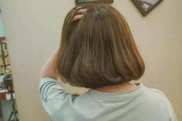 冷燙有什么危害 燙發(fā)有哪幾種燙法 冷燙有什么危害 燙發(fā)有哪幾種燙法