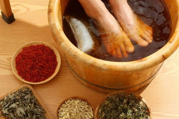 中藥泡腳可以去體內(nèi)濕氣嗎 中藥泡腳放什么好 中藥泡腳可以去體內(nèi)濕氣嗎 中藥泡腳放什么好