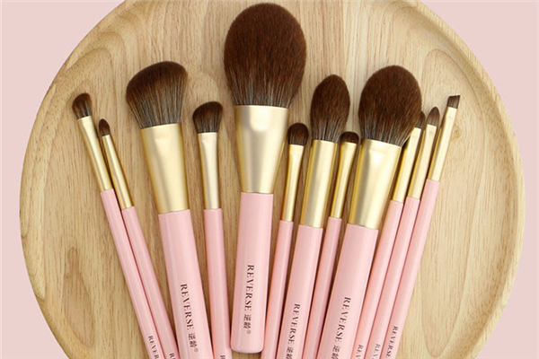 粉底刷可以用來刷氣墊嗎 粉底刷會(huì)卡粉嗎 粉底刷可以用來刷氣墊嗎 粉底刷會(huì)卡粉嗎