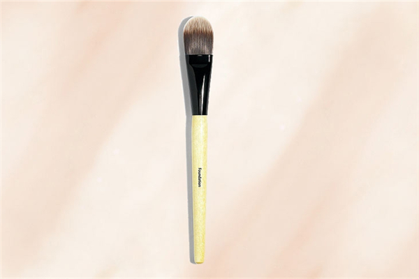 粉底刷比美妝蛋好用嗎 粉底刷和美妝蛋有什么區(qū)別 粉底刷比美妝蛋好用嗎 粉底刷和美妝蛋有什么區(qū)別