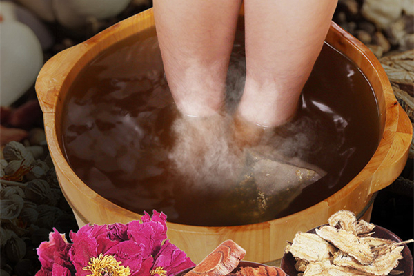 中藥泡腳可以去體內(nèi)濕氣嗎 中藥泡腳放什么好 中藥泡腳可以去體內(nèi)濕氣嗎 中藥泡腳放什么好