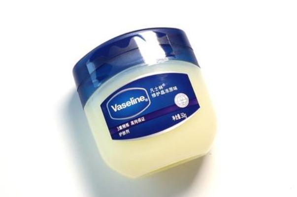 凡士林有消炎作用嗎 凡士林會(huì)讓皮膚變黑嗎 凡士林有消炎作用嗎 凡士林會(huì)讓皮膚變黑嗎