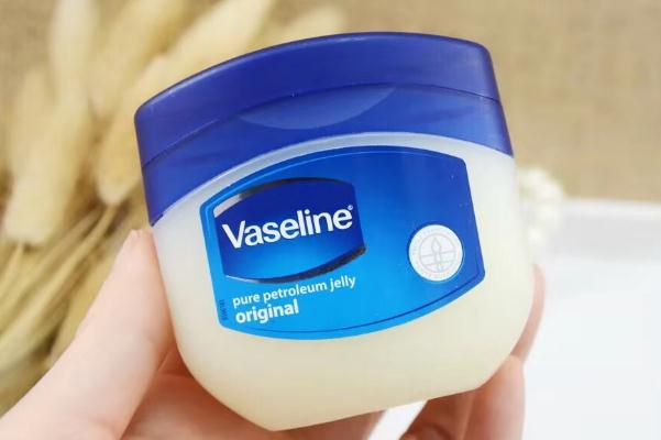 凡士林修護(hù)晶凍可以涂嘴唇嗎 凡士林修護(hù)晶凍的用法 凡士林修護(hù)晶凍可以涂嘴唇嗎 凡士林修護(hù)晶凍的用法