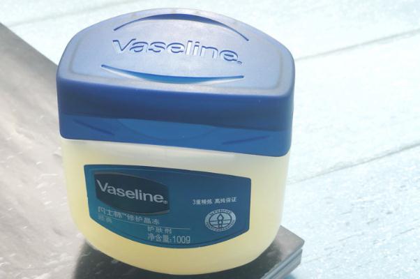 凡士林可以美白皮膚嗎 凡士林可以祛痘印嗎 凡士林可以美白皮膚嗎 凡士林可以祛痘印嗎