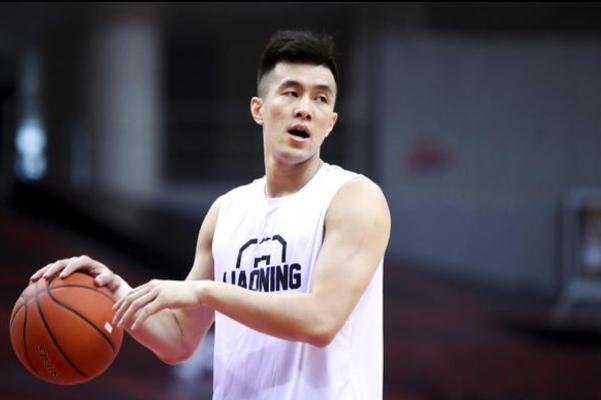 打籃球要準(zhǔn)備什么東西 打籃球要打多久 打籃球要準(zhǔn)備什么東西 打籃球要打多久