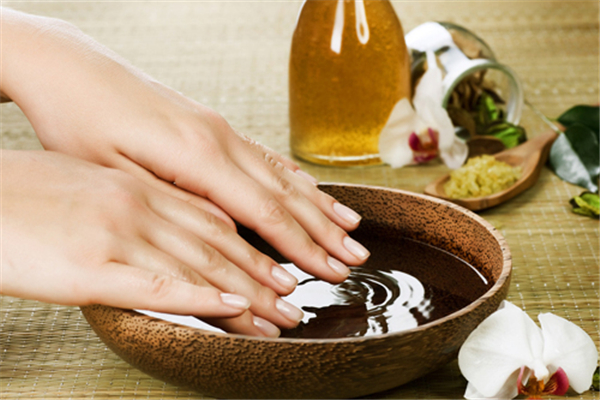 手部粗糙有什么方法保養(yǎng) 手部粗糙用什么護手霜 手部粗糙有什么方法保養(yǎng) 手部粗糙用什么護手霜