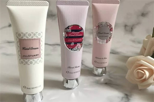 護(hù)手霜涂多少合適 護(hù)手霜正確涂手方法 護(hù)手霜涂多少合適 護(hù)手霜正確涂手方法