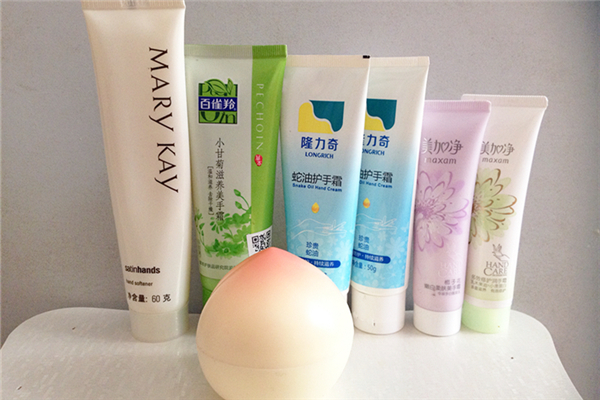 護(hù)手霜涂多少合適 護(hù)手霜正確涂手方法 護(hù)手霜涂多少合適 護(hù)手霜正確涂手方法