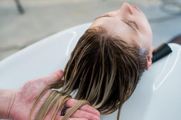 頭發(fā)保養(yǎng)是什么意思 頭發(fā)保養(yǎng)有哪些項(xiàng)目 頭發(fā)保養(yǎng)是什么意思 頭發(fā)保養(yǎng)有哪些項(xiàng)目