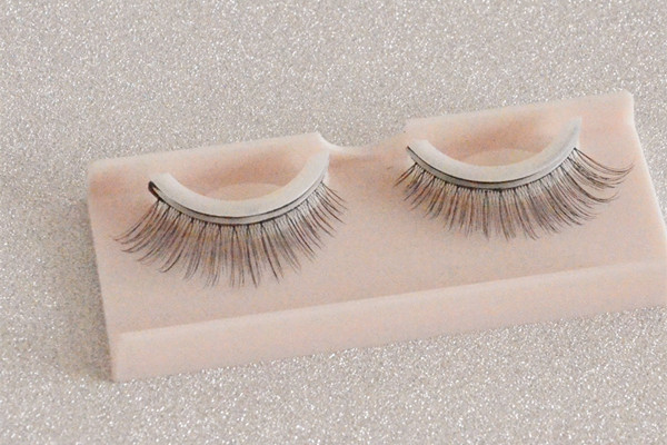 假睫毛能用多久 假睫毛能用水洗嗎 假睫毛能用多久 假睫毛能用水洗嗎