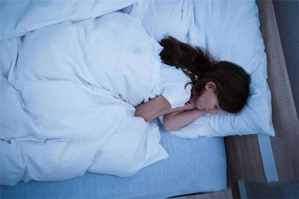 裸睡會提高睡眠質(zhì)量嗎 裸睡有助于睡眠嗎 裸睡會提高睡眠質(zhì)量嗎 裸睡有助于睡眠嗎