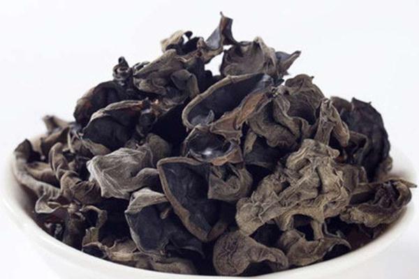 黑木耳的保質(zhì)期是多久 黑木耳過(guò)期了能吃嗎 黑木耳的保質(zhì)期是多久 黑木耳過(guò)期了能吃嗎