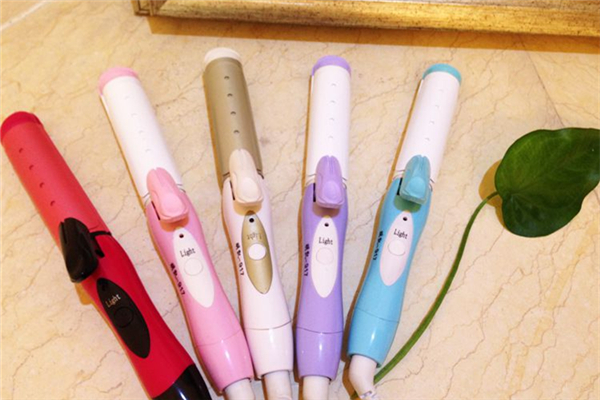 卷發(fā)棒用多少度合適 卷發(fā)棒的正確使用方法 卷發(fā)棒用多少度合適 卷發(fā)棒的正確使用方法