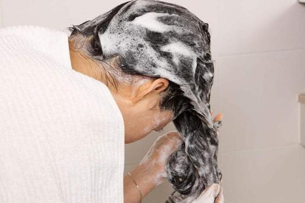 洗頭一定要用護發(fā)素嗎 洗頭一定要用吹風機嗎 洗頭一定要用護發(fā)素嗎 洗頭一定要用吹風機嗎