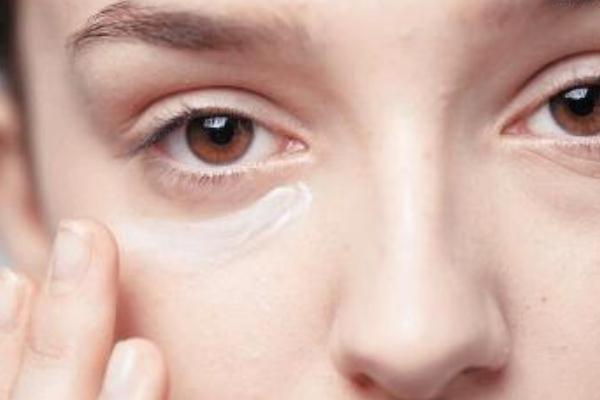 眼袋是脾虛引起的嗎 眼袋是哪個(gè)經(jīng)絡(luò)堵塞 眼袋是脾虛引起的嗎 眼袋是哪個(gè)經(jīng)絡(luò)堵塞