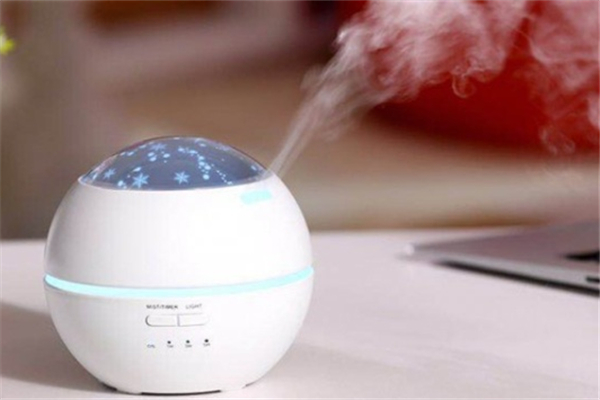 加濕器能直接對著臉吹嗎 加濕器放什么位置合適 加濕器能直接對著臉吹嗎 加濕器放什么位置合適