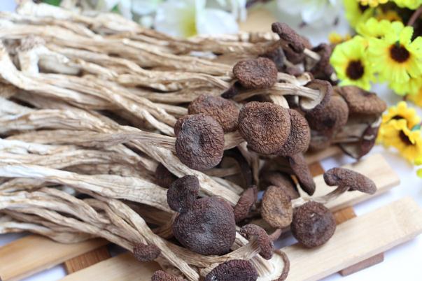 茶樹菇要洗嗎 茶樹菇有點(diǎn)發(fā)霉了還能吃嗎 茶樹菇要洗嗎 茶樹菇有點(diǎn)發(fā)霉了還能吃嗎