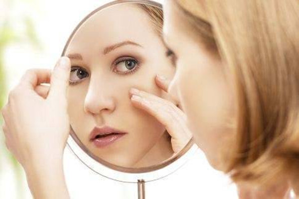 黑眼圈是天生的嗎 黑眼圈會(huì)自己消失嗎 黑眼圈是天生的嗎 黑眼圈會(huì)自己消失嗎