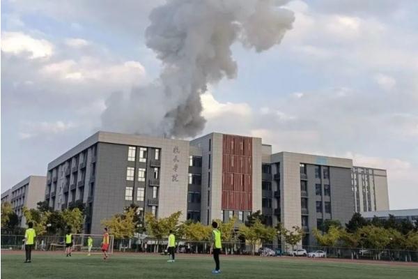 實(shí)驗(yàn)室安全注意事項(xiàng) 合格實(shí)驗(yàn)室的要求 實(shí)驗(yàn)室安全注意事項(xiàng) 合格實(shí)驗(yàn)室的要求