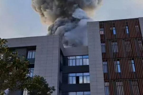 實(shí)驗(yàn)室安全注意事項(xiàng) 合格實(shí)驗(yàn)室的要求 實(shí)驗(yàn)室安全注意事項(xiàng) 合格實(shí)驗(yàn)室的要求