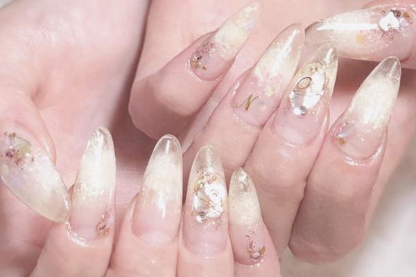 美甲延長膠好還是甲片好 美甲延長怎么做 美甲延長膠好還是甲片好 美甲延長怎么做