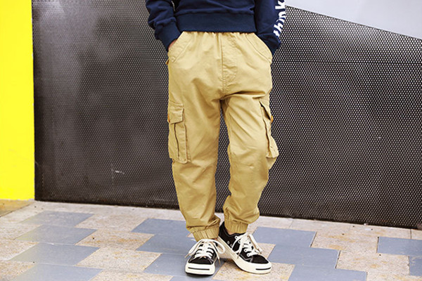 工裝褲什么材質(zhì)的好 工裝褲能搭配馬丁靴嗎 工裝褲什么材質(zhì)的好 工裝褲能搭配馬丁靴嗎