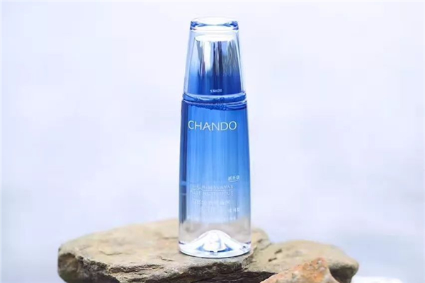 保濕水和精華液先用哪個 保濕水在什么時候使用 保濕水和精華液先用哪個 保濕水在什么時候使用