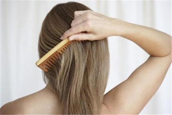 油性頭發(fā)是什么原因造成的 油性頭發(fā)是什么樣的 油性頭發(fā)是什么原因造成的 油性頭發(fā)是什么樣的