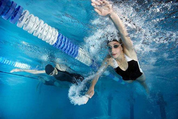 游泳一周幾次合適 游泳的好處及作用