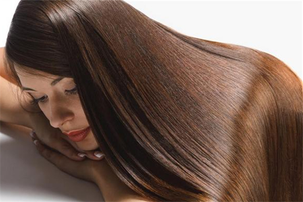 頭發(fā)分叉用護發(fā)素有用嗎 頭發(fā)分叉用什么護發(fā)素 頭發(fā)分叉用護發(fā)素有用嗎 頭發(fā)分叉用什么護發(fā)素