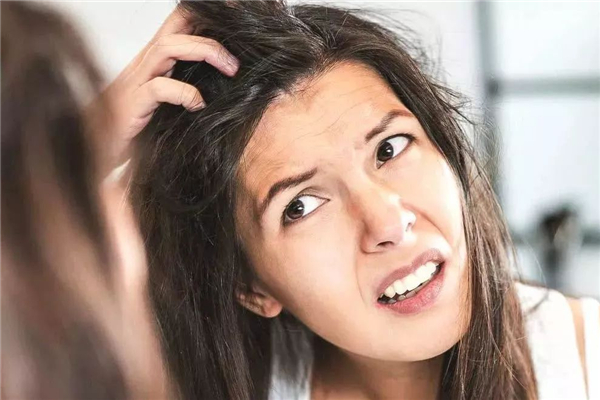 油性頭發(fā)可以用護(hù)發(fā)精油嗎 油性頭發(fā)用護(hù)發(fā)精油好不好 油性頭發(fā)可以用護(hù)發(fā)精油嗎 油性頭發(fā)用護(hù)發(fā)精油好不好