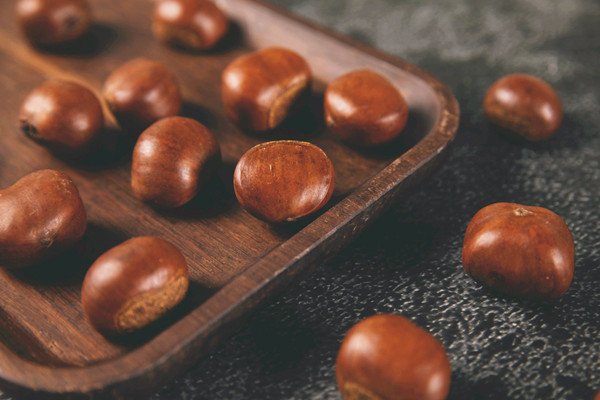 炒板栗需要放油嗎 炒板栗多久能熟 炒板栗需要放油嗎 炒板栗多久能熟