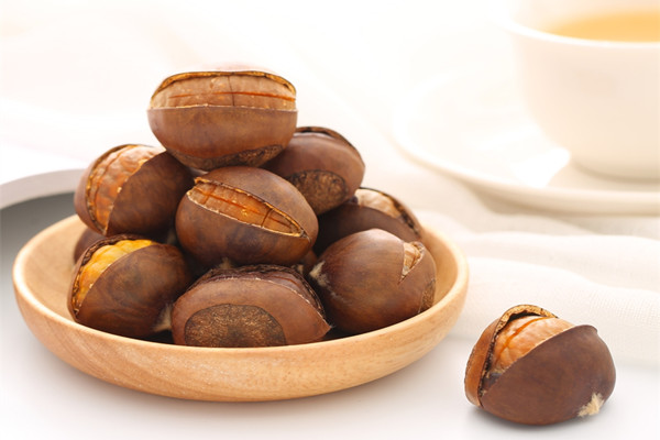 板栗可以和螃蟹一起吃嗎 板栗可以和牛奶一起吃嗎 板栗可以和螃蟹一起吃嗎 板栗可以和牛奶一起吃嗎