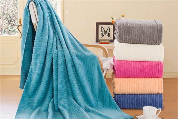 浴巾怎么裹不會(huì)掉 浴巾正確使用方法 浴巾怎么裹不會(huì)掉 浴巾正確使用方法