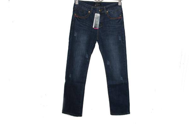 牛仔褲有刺鼻的味道怎么去除 牛仔褲有油污怎么才能洗掉 牛仔褲有刺鼻的味道怎么去除 牛仔褲有油污怎么才能洗掉