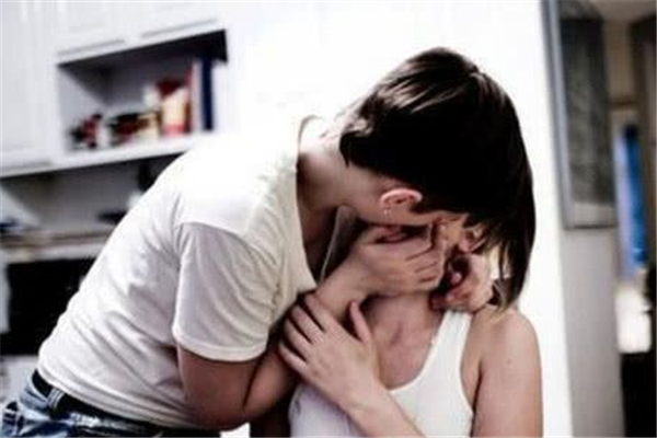 接吻時(shí)閉眼和不閉眼分別體現(xiàn)什么 接吻閉眼是什么意思 接吻時(shí)閉眼和不閉眼分別體現(xiàn)什么 接吻閉眼是什么意思