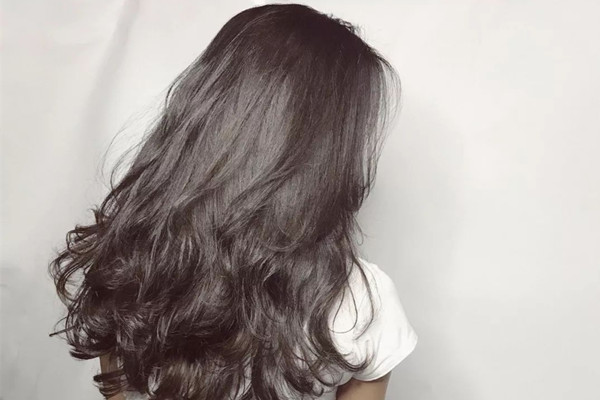 燙發(fā)和染發(fā)可以一起做嗎 先燙發(fā)還是先染發(fā) 燙發(fā)和染發(fā)可以一起做嗎 先燙發(fā)還是先染發(fā)