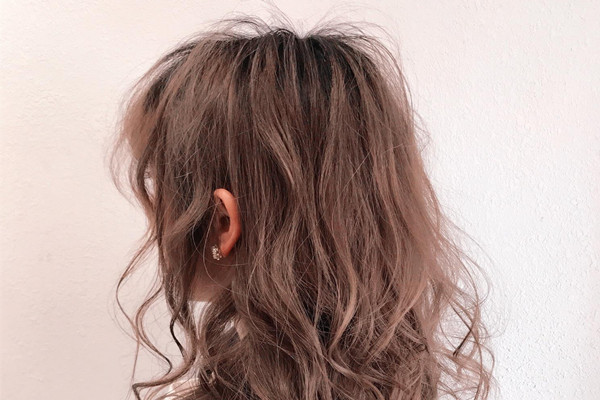 燙發(fā)后頭發(fā)很蓬怎么辦 哺乳期能燙發(fā)嗎 燙發(fā)后頭發(fā)很蓬怎么辦 哺乳期能燙發(fā)嗎