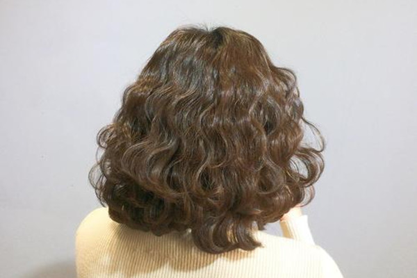 燙發(fā)會(huì)不會(huì)導(dǎo)致脫發(fā) 燙發(fā)對頭發(fā)的傷害是永久的嗎 燙發(fā)會(huì)不會(huì)導(dǎo)致脫發(fā) 燙發(fā)對頭發(fā)的傷害是永久的嗎