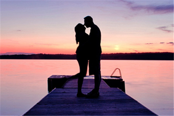 吻痕用遮瑕膏能蓋住嗎 吻痕用什么顏色的遮瑕 吻痕用遮瑕膏能蓋住嗎 吻痕用什么顏色的遮瑕