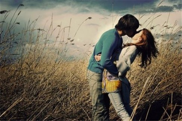 接吻時(shí)閉眼和不閉眼分別體現(xiàn)什么 接吻閉眼是什么意思 接吻時(shí)閉眼和不閉眼分別體現(xiàn)什么 接吻閉眼是什么意思